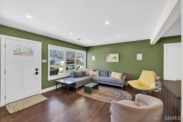 128 Embassy Lane, St Louis, MO 63122