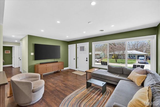 128 Embassy Lane, St Louis, MO 63122