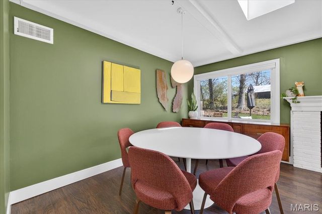 128 Embassy Lane, St Louis, MO 63122