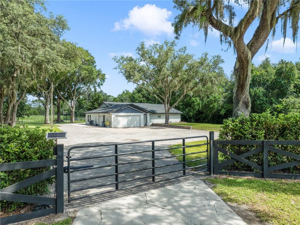 3428 N COUNTY ROAD 426, Geneva, FL 32732