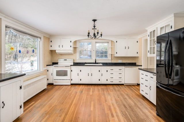 42 Rochester Hill Road, Rochester, NH 03867