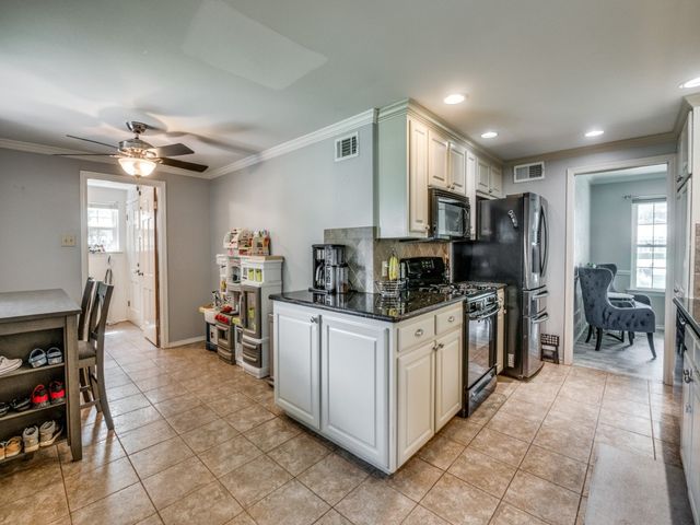 1205 Redbud Drive, Arlington, TX 76012