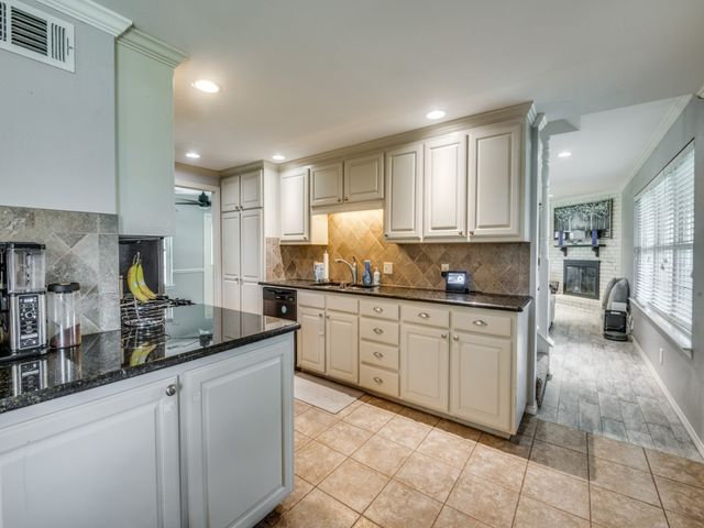 1205 Redbud Drive, Arlington, TX 76012