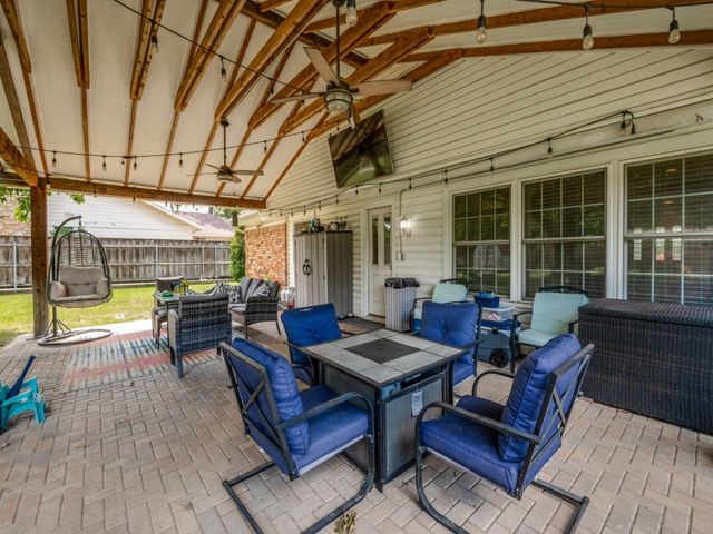 1205 Redbud Drive, Arlington, TX 76012