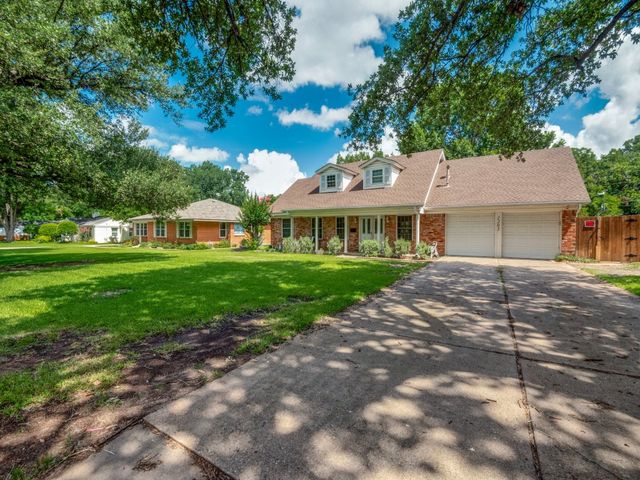 1205 Redbud Drive, Arlington, TX 76012