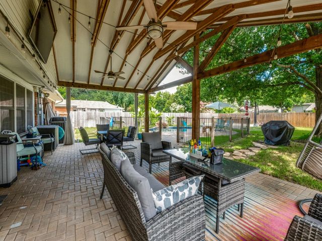 1205 Redbud Drive, Arlington, TX 76012
