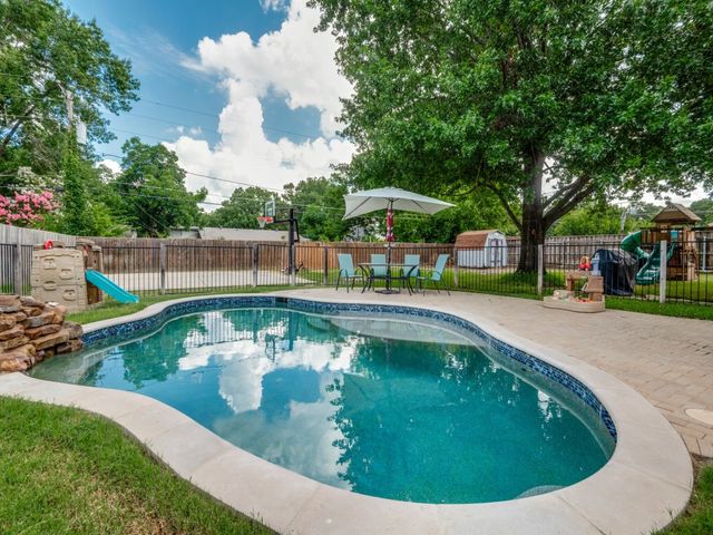 1205 Redbud Drive, Arlington, TX 76012
