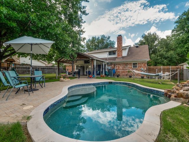1205 Redbud Drive, Arlington, TX 76012