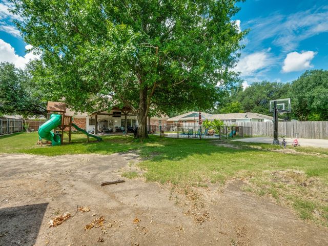 1205 Redbud Drive, Arlington, TX 76012