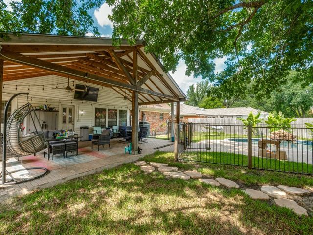1205 Redbud Drive, Arlington, TX 76012