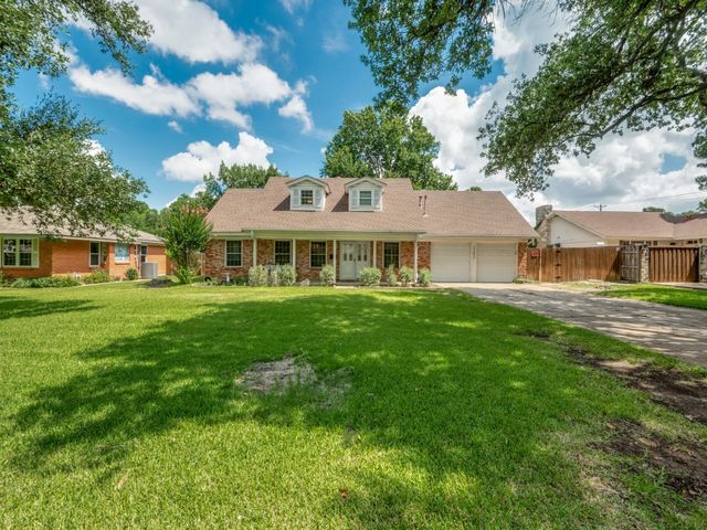 1205 Redbud Drive, Arlington, TX 76012