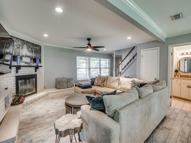 1205 Redbud Drive, Arlington, TX 76012
