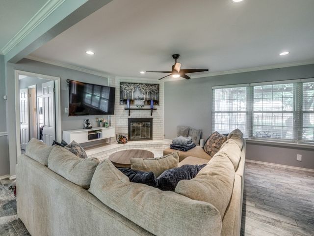 1205 Redbud Drive, Arlington, TX 76012