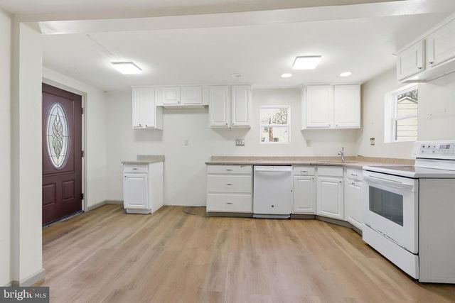 16 PEAR AVE, Browns Mills, NJ 08015