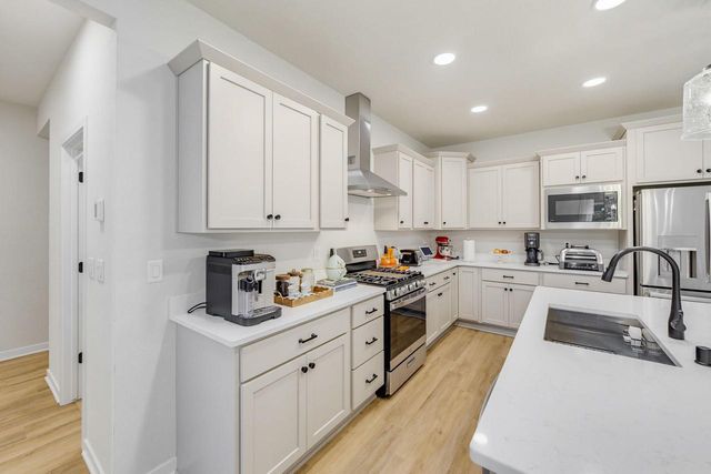 N56W24051 Daisy COURT, Sussex, WI 53089