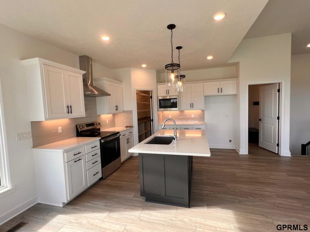 12105 Daniell Road, Bellevue, NE 68123