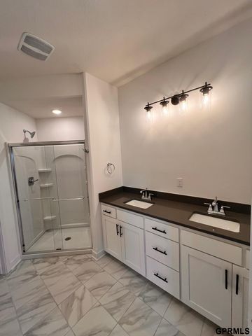 12105 Daniell Road, Bellevue, NE 68123