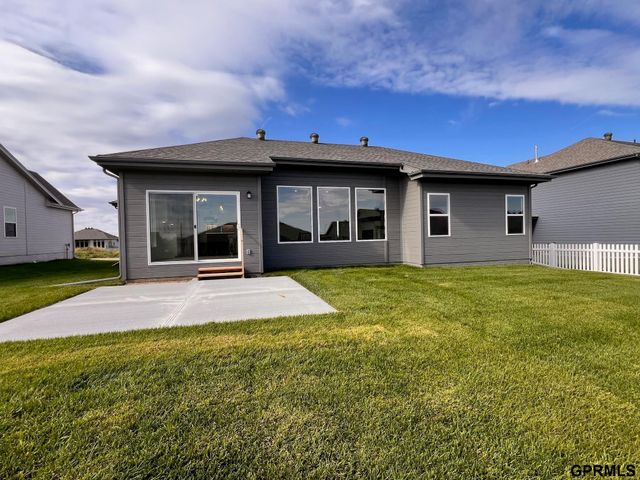 12105 Daniell Road, Bellevue, NE 68123