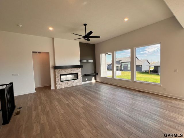 12105 Daniell Road, Bellevue, NE 68123