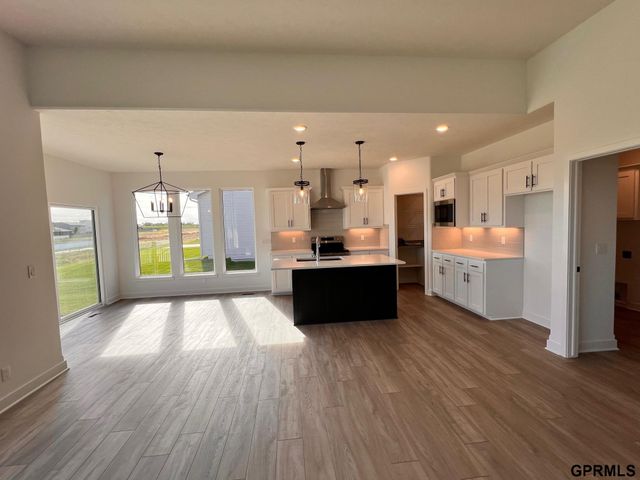 12105 Daniell Road, Bellevue, NE 68123