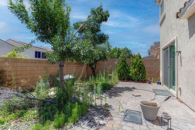 8040 Skye Falls Street, Las Vegas, NV 89166