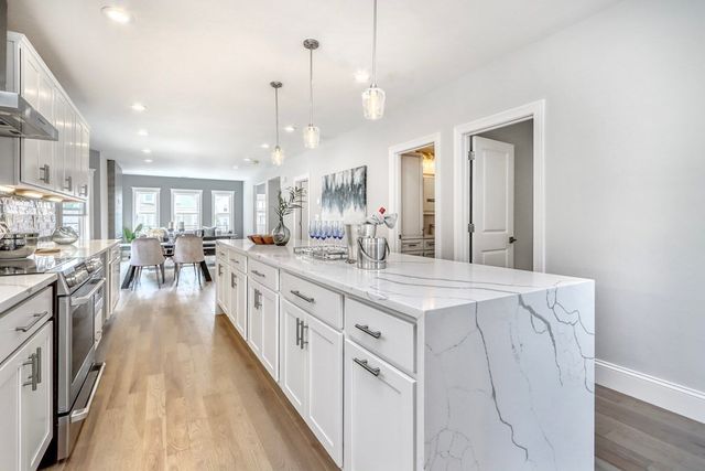 1025 Broadway 2, Somerville, MA 02144
