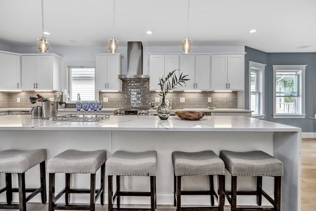1025 Broadway 2, Somerville, MA 02144
