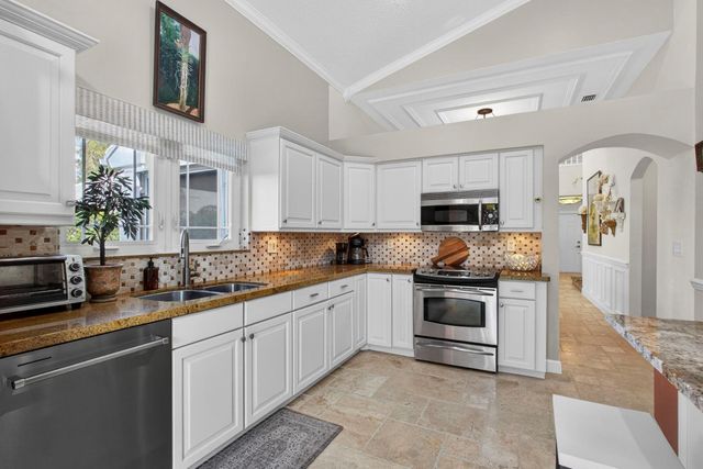 12 Wyndham Lane, Palm Beach Gardens, FL 33418