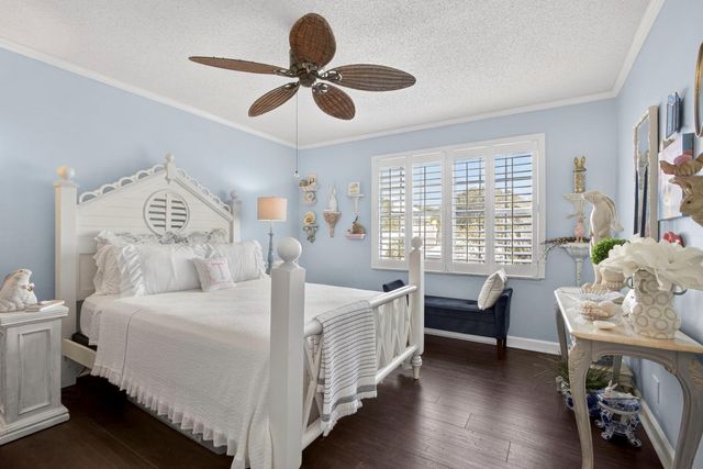 12 Wyndham Lane, Palm Beach Gardens, FL 33418