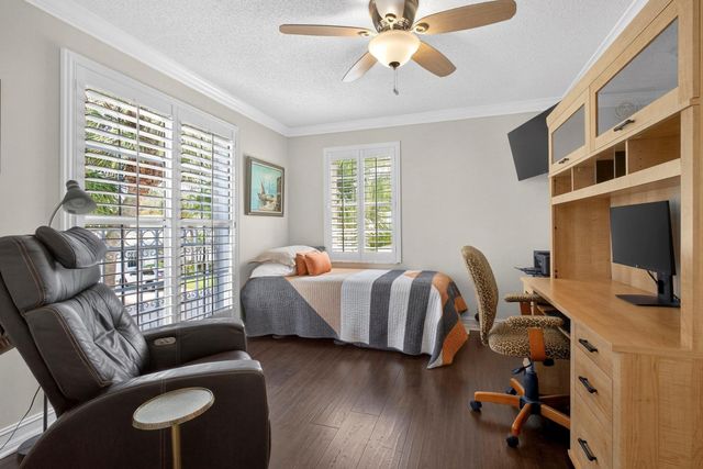 12 Wyndham Lane, Palm Beach Gardens, FL 33418