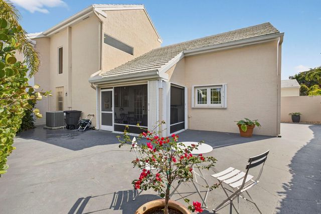 12 Wyndham Lane, Palm Beach Gardens, FL 33418