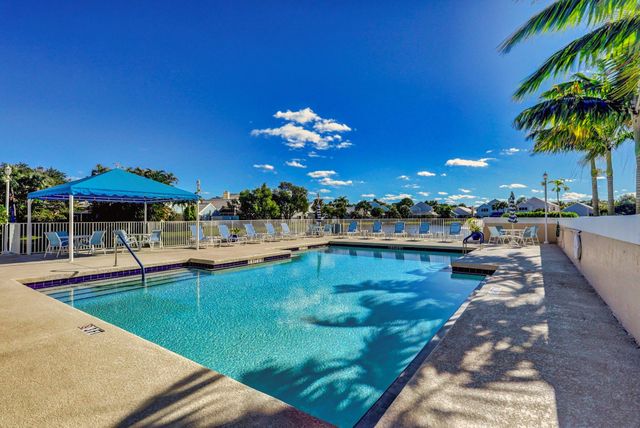 12 Wyndham Lane, Palm Beach Gardens, FL 33418