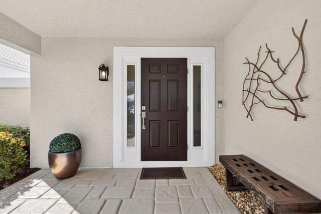 12 Wyndham Lane, Palm Beach Gardens, FL 33418