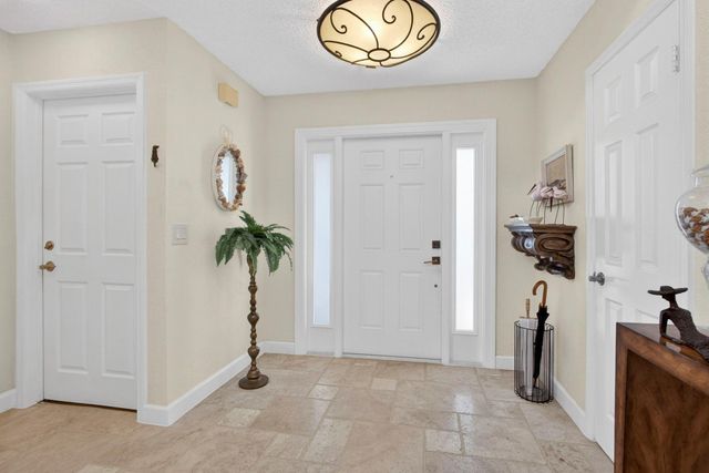 12 Wyndham Lane, Palm Beach Gardens, FL 33418