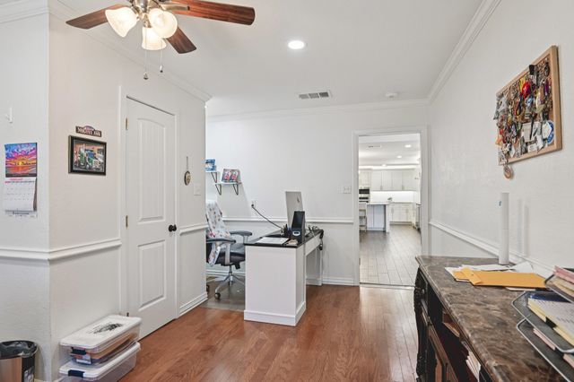 720 Calumet Avenue, Cockrell Hill, TX 75211