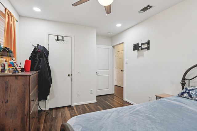 720 Calumet Avenue, Cockrell Hill, TX 75211