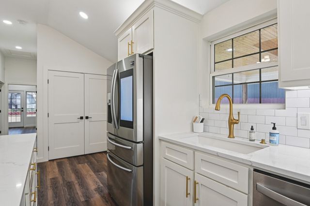 720 Calumet Avenue, Cockrell Hill, TX 75211