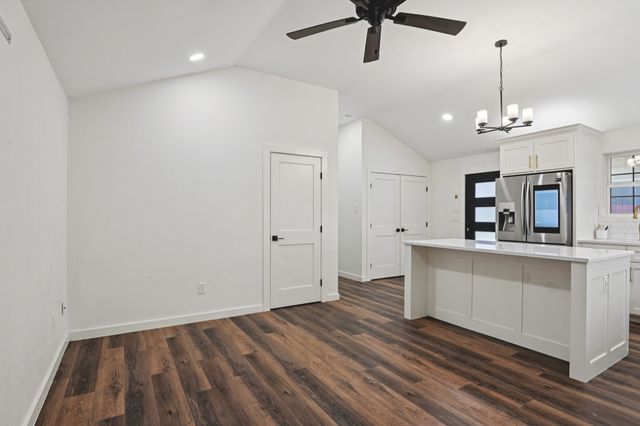 720 Calumet Avenue, Cockrell Hill, TX 75211