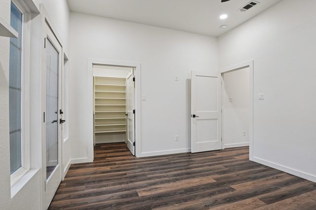 720 Calumet Avenue, Cockrell Hill, TX 75211