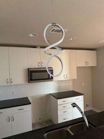 5925 Almeda 11408, Houston, TX 77004