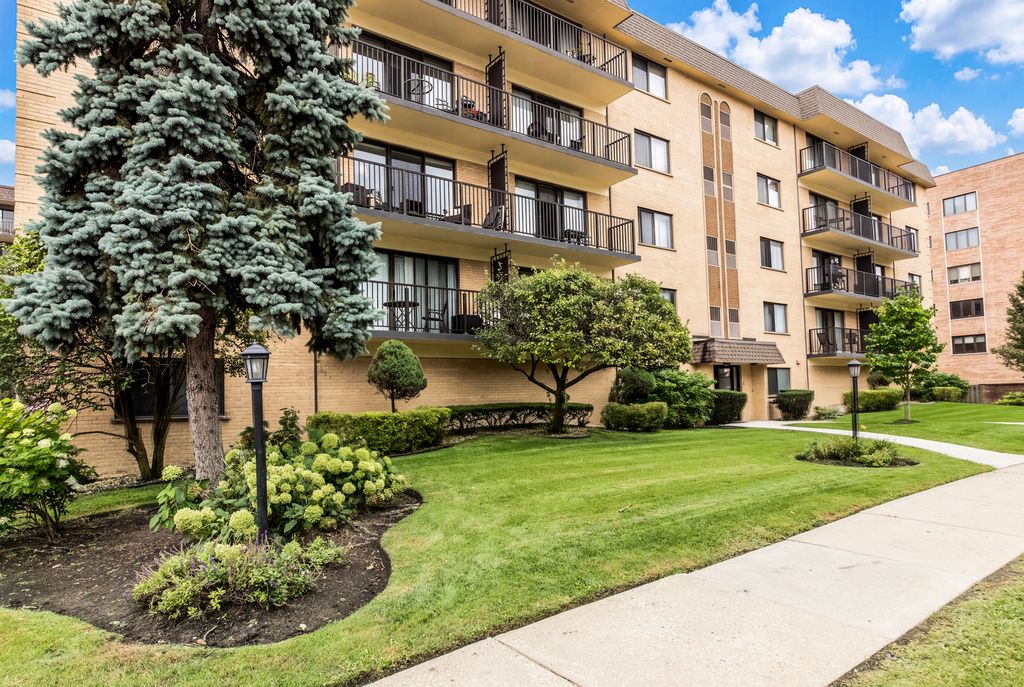 1441 E Thacker Street 304, Des Plaines, IL 60016 — exterior