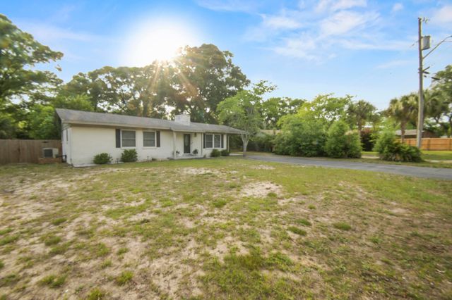219 Pilgrim Avenue, Fort Walton Beach, FL 32547