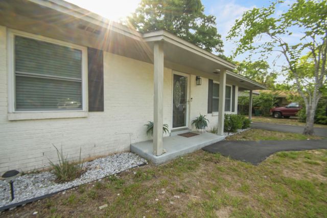 219 Pilgrim Avenue, Fort Walton Beach, FL 32547