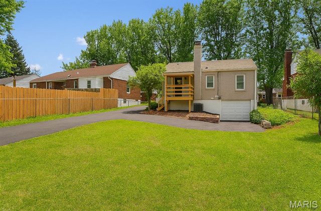 901 Fontaine Place, St Louis, MO 63137