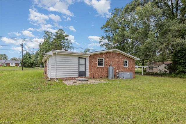 511 NC Highway 100, Whitsett, NC 27377