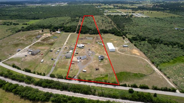 353 Littig RD, Elgin, TX 78621