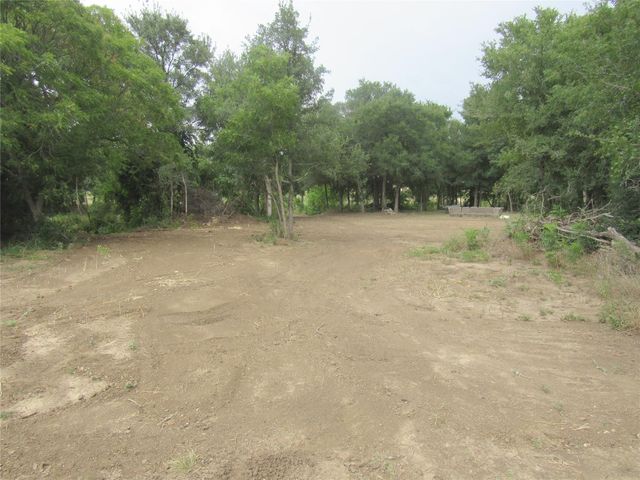 353 Littig RD, Elgin, TX 78621