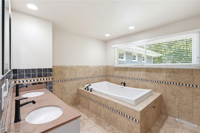 3855 Northview Drive, Stow, OH 44224