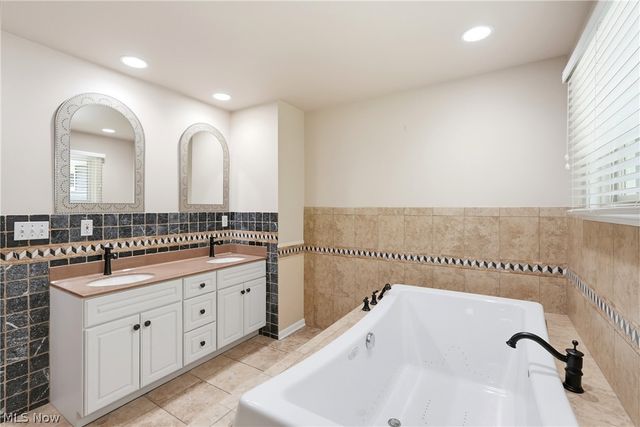 3855 Northview Drive, Stow, OH 44224
