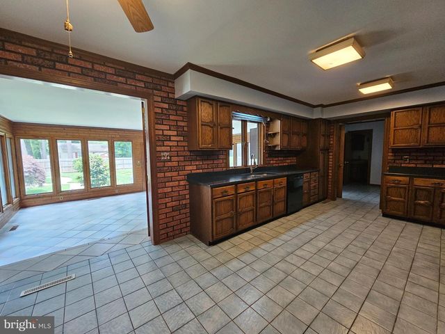 8300 ROBIN HOOD DR, Salisbury, MD 21804